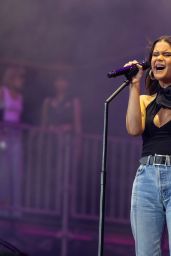 Maren Morris Delivers Rock-Chic Energy in Quebec