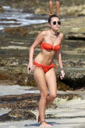 Miley Cyrus Rings in 2012 with Hawaiian Beach Bliss