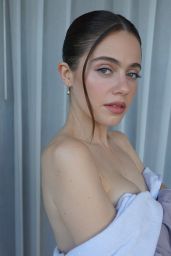 Molly Gordon Embraces Classic Chic in White Tweed Ensemble