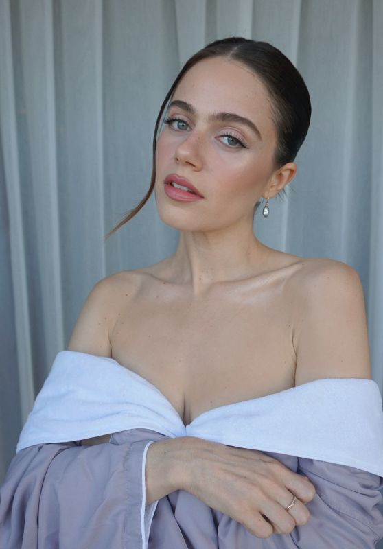 Molly Gordon Embraces Classic Chic in White Tweed Ensemble