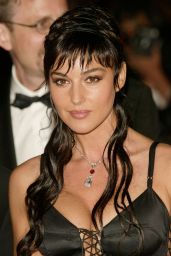 Monica Bellucci’s Lace-Up Noir at Cannes 2002 Premiere