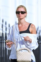Nadiya Bychkova's Chic London Stroll