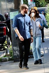 Natalie Portman Debuts Casual Chic on 