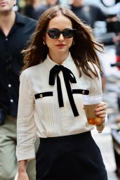 Natalie Portman - Debuts Chic Set Style for "Good Sex"