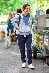 Natalie Portman Films ‘Good Sex’ in NYC’s Washington Square