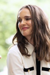 Natalie Portman Films ‘Good Sex’ in NYC’s Washington Square