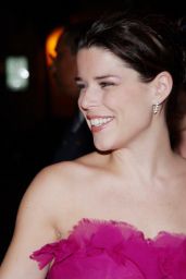 Neve Campbell’s Ruffled Romance at The Ten Commandments Premiere – 2004