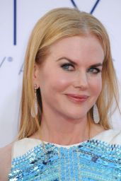 Nicole Kidman Glows in Beaded Turquoise at 64th Emmys Red Carpet