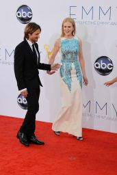 Nicole Kidman Glows in Beaded Turquoise at 64th Emmys Red Carpet