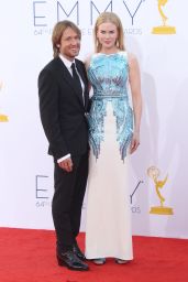 Nicole Kidman Glows in Beaded Turquoise at 64th Emmys Red Carpet