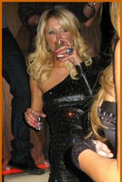 Paris Hilton Strikes Midnight Sparkle at Vanity Club — Las Vegas, 01/16/2010