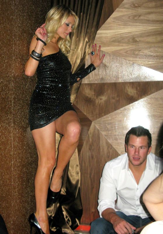 Paris Hilton Strikes Midnight Sparkle at Vanity Club — Las Vegas, 01/16/2010