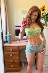 Phoebe Ginger Unveils Vibrant Summer Style