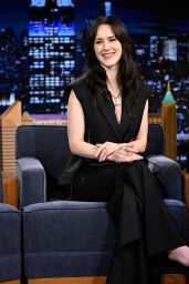Rachel Brosnahan Debuts Punk-Tailored Chaos on Tonight Show