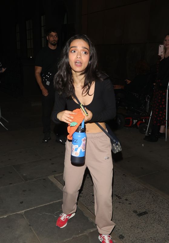 Rachel Zegler Steps Out in Casual Comfort After London Palladium Show Rachel Zegler Steps Out in Casual Comfort After London Palladium Show