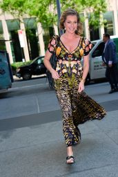 Rebecca Romijn channels boho polish in NYC street moment 2025