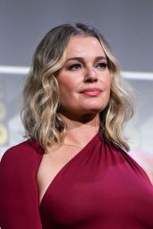 Rebecca Romijn Red Dress Comic-Con 2025
