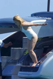Reese Witherspoon: St. Tropez Swimside Serenity