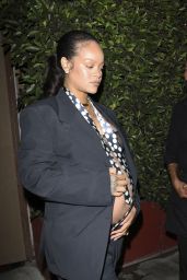 Rihanna Debuts Bold Maternity Look in Santa Monica
