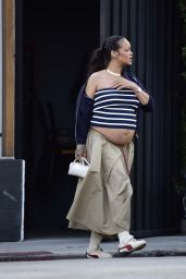 Rihanna Flaunts Bump, Unveils Sporty Street Style