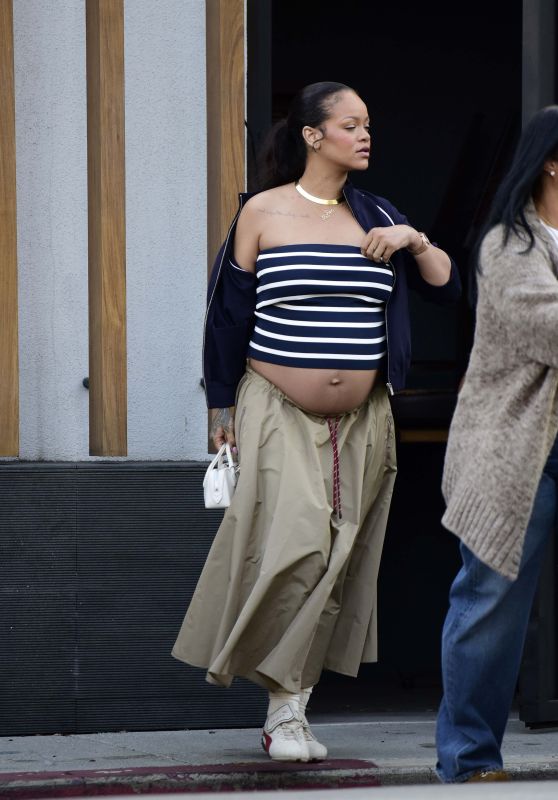 Rihanna Flaunts Bump, Unveils Sporty Street Style