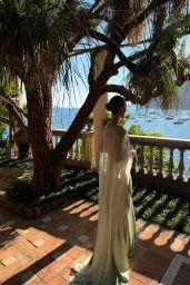 Rosie Huntington-Whiteley Debuts Lemon Pearl Minimalism at Villa Treville