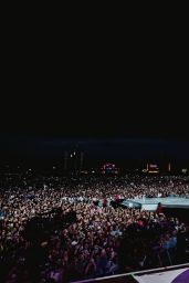 Sabrina Carpenter Commands Summer Stage