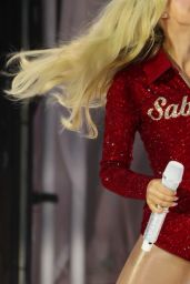 Sabrina Carpenter Commands Summer Stage