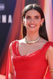 Sara Sampaio Ignites "Superman" Premiere in Fiery Red