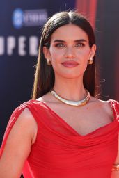 Sara Sampaio Ignites "Superman" Premiere in Fiery Red