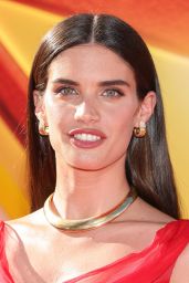 Sara Sampaio Ignites "Superman" Premiere in Fiery Red