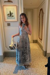 Sarah Catherine Hook Unveils Fresh Summer Style