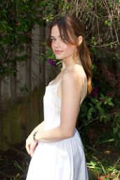 Sarah Catherine Hook Unveils Fresh Summer Style
