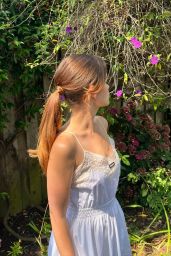 Sarah Catherine Hook Unveils Fresh Summer Style