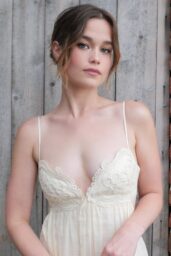 Sarah Catherine Hook Unveils Fresh Summer Style