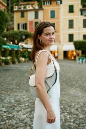 Sarah Catherine Hook Unveils Fresh Summer Style