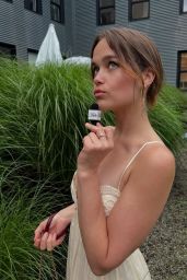 Sarah Catherine Hook Unveils Fresh Summer Style