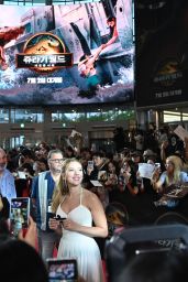 Scarlett Johansson Dazzles at "Jurassic World Rebirth" Seoul Premiere
