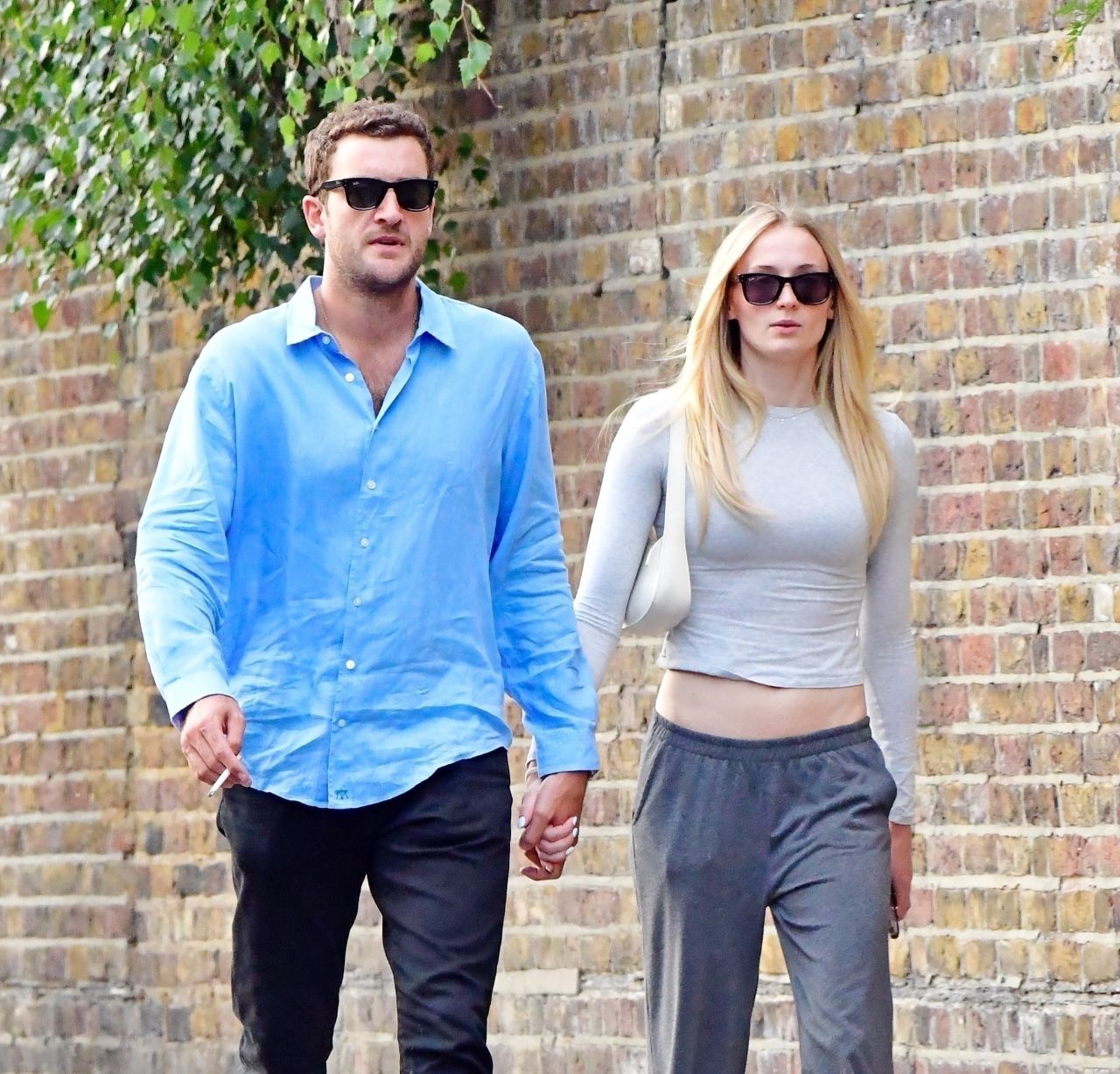 Sophie Turner & Peregrine Pearson's Notting Hill PDA Stroll Sophie Turner & Peregrine Pearson's Notting Hill PDA Stroll