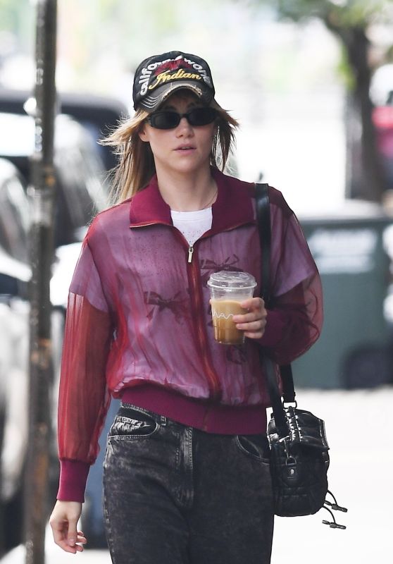 Suki Waterhouse’s Retro-Futurist Swagger in NYC Streetwear, July 2025