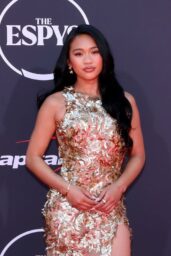 Sunisa Lee attends ESPY Awards in gilded floral gown – Hollywood 2025