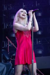 Taylor Momsen’s Crimson Rebellion Opens AC/DC’s Berlin Blowout