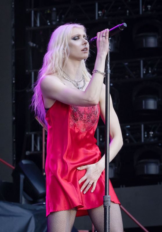 Taylor Momsen’s Crimson Rebellion Opens AC/DC’s Berlin Blowout