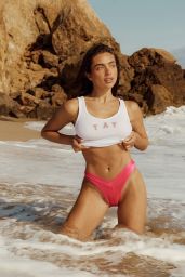 Taylor Nunez Unveils Sizzling Summer Photoshoot
