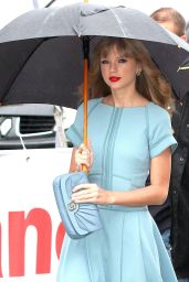 Taylor Swift Attends Elie Saab’s Paris Catwalk in Whiplash Chic – Oct 3, 2012
