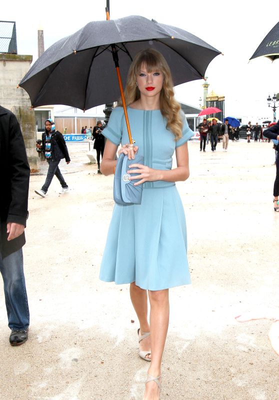 Taylor Swift Attends Elie Saab’s Paris Catwalk in Whiplash Chic – Oct 3, 2012