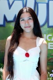 Txunamy Ortiz Blooms at "Smurfs" L.A. Premiere