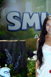 Txunamy Ortiz Blooms at "Smurfs" L.A. Premiere