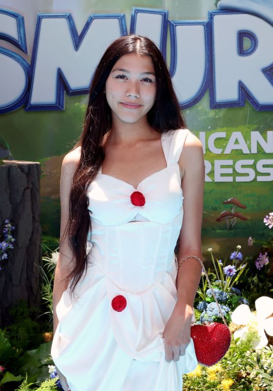 Txunamy Ortiz Blooms at "Smurfs" L.A. Premiere