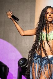 Tyla Performs at Slottsfjell Festival in Tønsberg – Denim Amapiano, July 2025